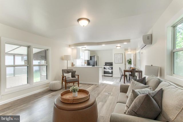 37 CREEKSIDE LN, Carlisle, PA 17015