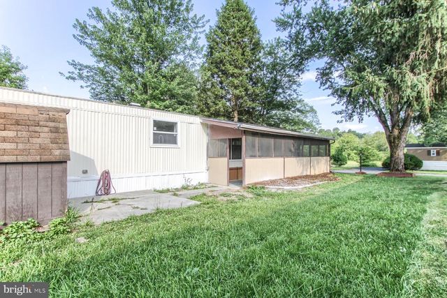 37 CREEKSIDE LN, Carlisle, PA 17015