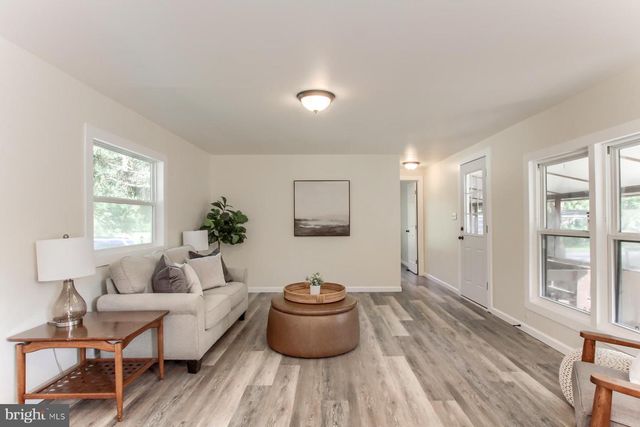 37 CREEKSIDE LN, Carlisle, PA 17015