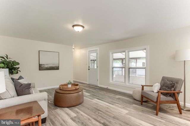 37 CREEKSIDE LN, Carlisle, PA 17015