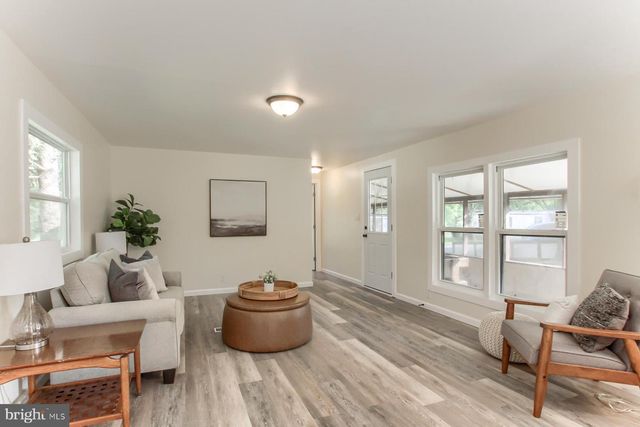 37 CREEKSIDE LN, Carlisle, PA 17015