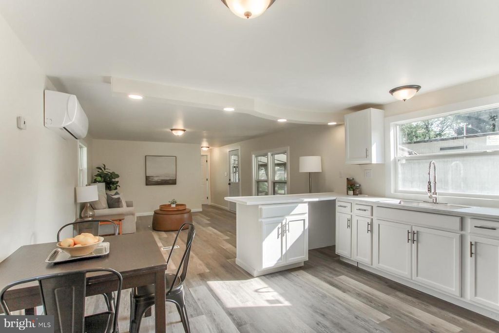 37 CREEKSIDE LN, Carlisle, PA 17015