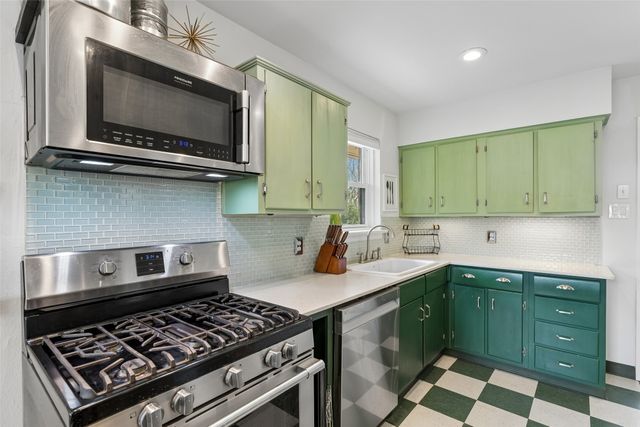 3002 San Medina Avenue, Dallas, TX 75228