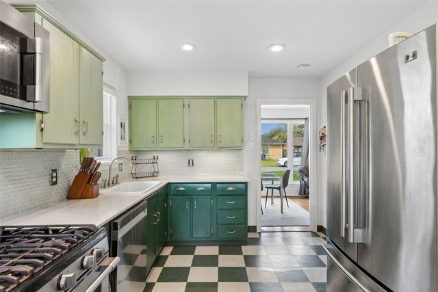 3002 San Medina Avenue, Dallas, TX 75228