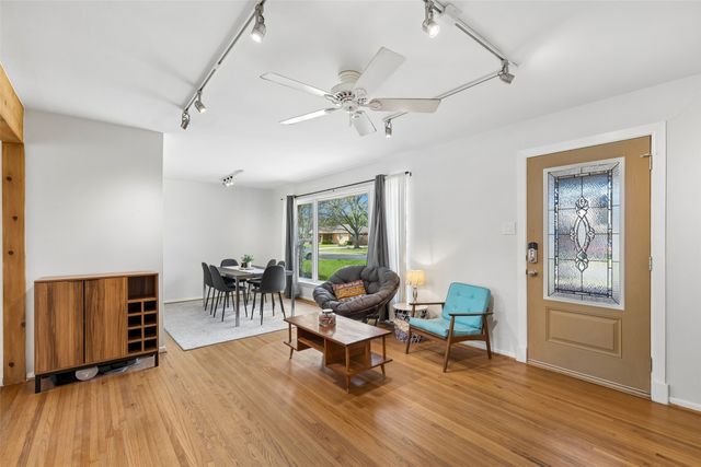 3002 San Medina Avenue, Dallas, TX 75228