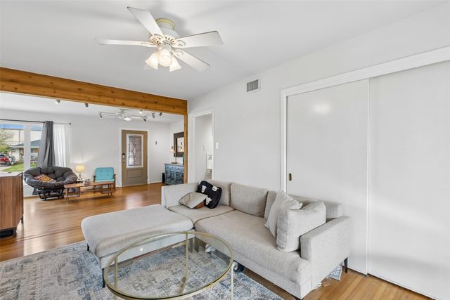 3002 San Medina Avenue, Dallas, TX 75228