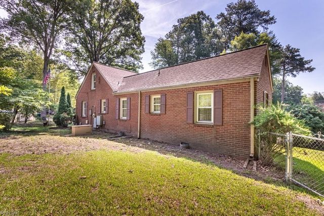 23 White Oak DR, Newport News, VA 23601