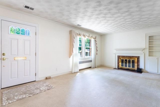 23 White Oak DR, Newport News, VA 23601