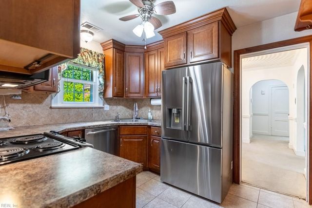 23 White Oak DR, Newport News, VA 23601