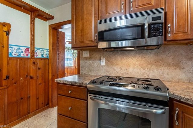 23 White Oak DR, Newport News, VA 23601