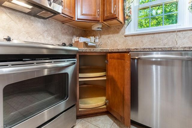 23 White Oak DR, Newport News, VA 23601