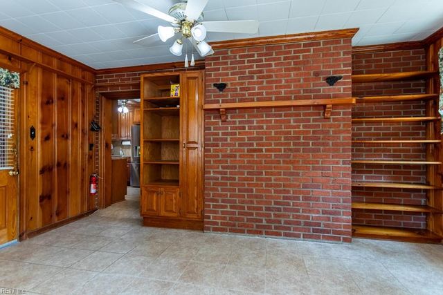 23 White Oak DR, Newport News, VA 23601