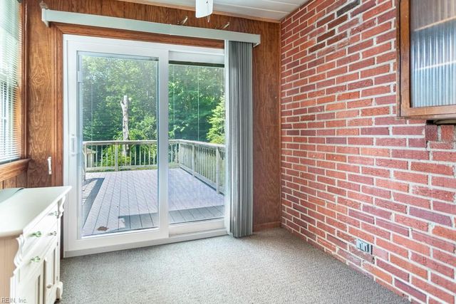 23 White Oak DR, Newport News, VA 23601
