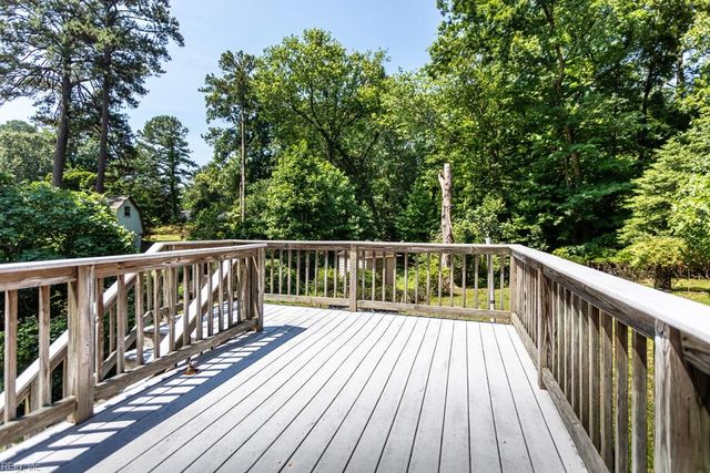 23 White Oak DR, Newport News, VA 23601