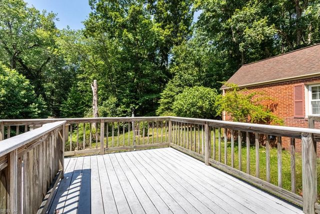 23 White Oak DR, Newport News, VA 23601