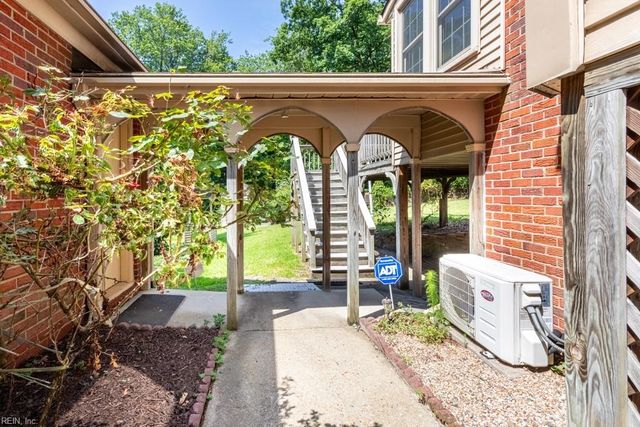 23 White Oak DR, Newport News, VA 23601