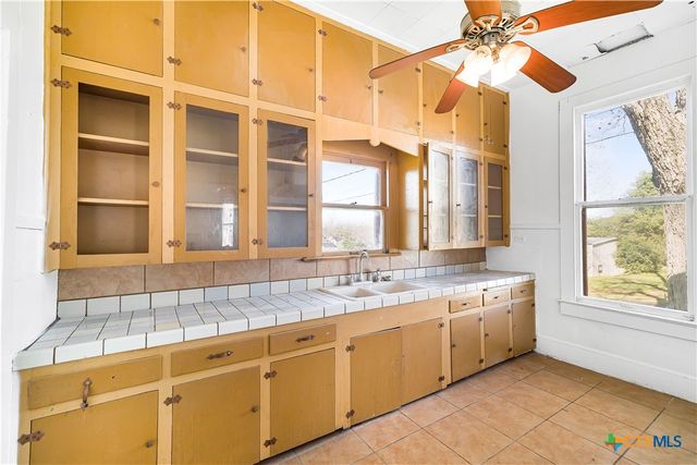 403 W Juan Linn Street, Victoria, TX 77901