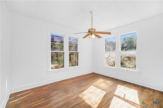 403 W Juan Linn Street, Victoria, TX 77901