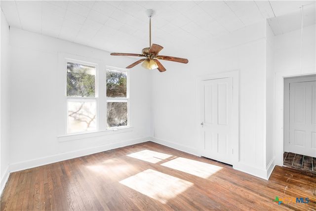 403 W Juan Linn Street, Victoria, TX 77901