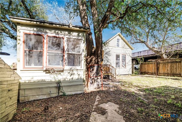 403 W Juan Linn Street, Victoria, TX 77901