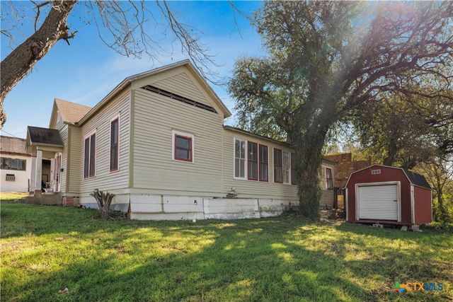 403 W Juan Linn Street, Victoria, TX 77901