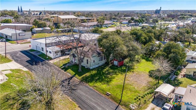 403 W Juan Linn Street, Victoria, TX 77901