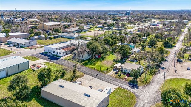 403 W Juan Linn Street, Victoria, TX 77901