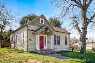 403 W Juan Linn Street, Victoria, TX 77901