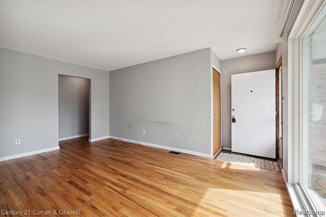 14374 Ramblewood Street, Livonia, MI 48154