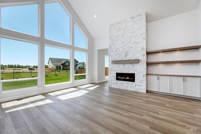 13731 N Spring Creek Way, Boise, ID 83714