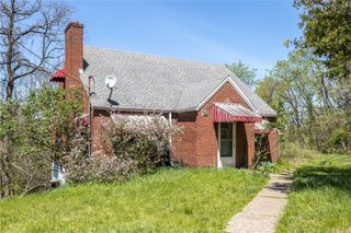 321 Apache Dr, Monessen, PA 15062