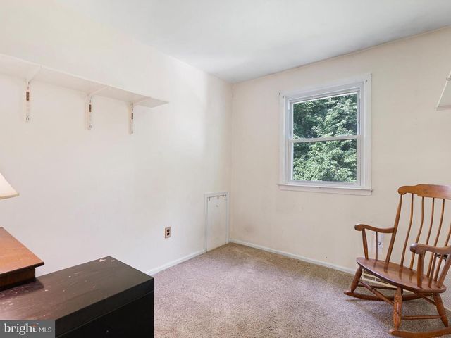 517 E HANNA DR, Newark, DE 19702