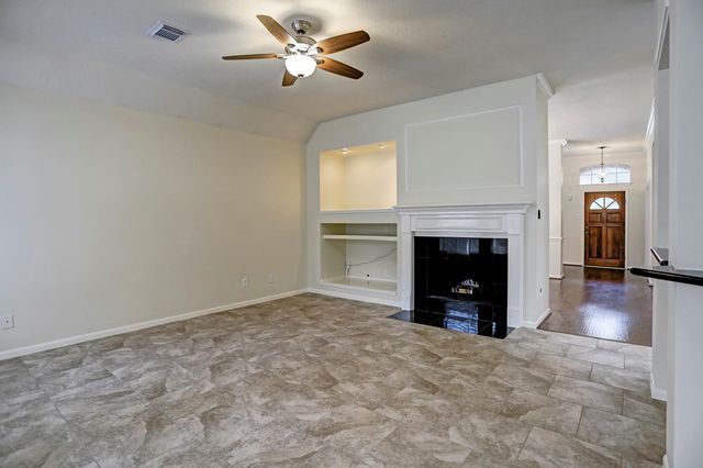 3 S Acacia Park Circle, The Woodlands, TX 77382
