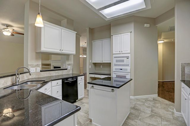 3 S Acacia Park Circle, The Woodlands, TX 77382