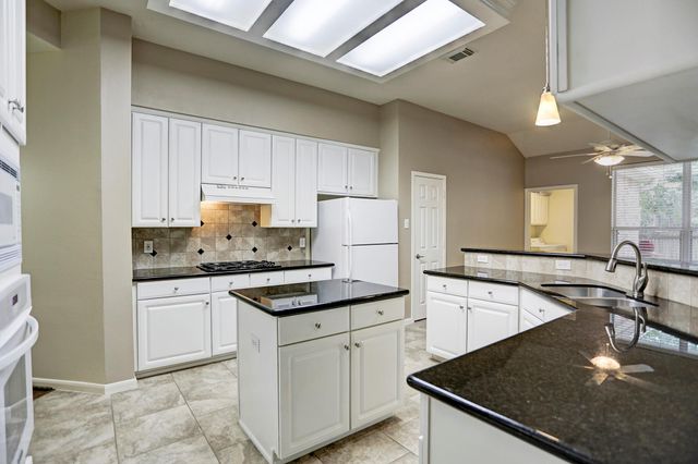 3 S Acacia Park Circle, The Woodlands, TX 77382