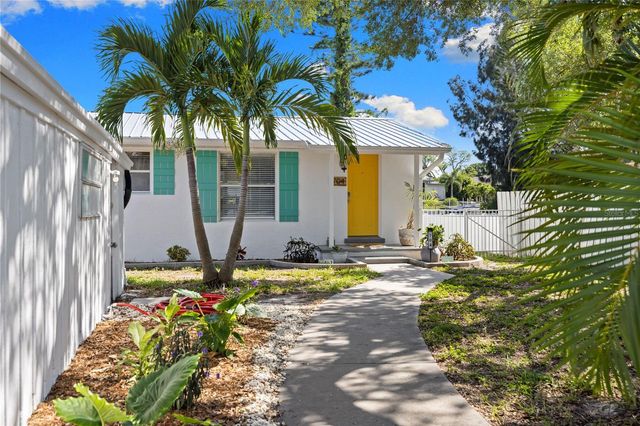 704 69TH AVENUE, Bradenton, FL 34207