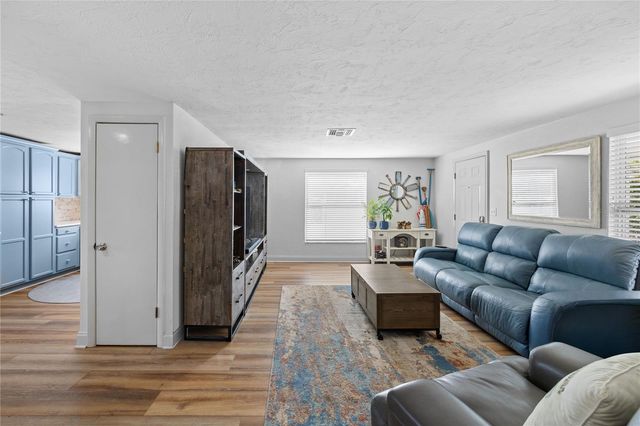 704 69TH AVENUE, Bradenton, FL 34207