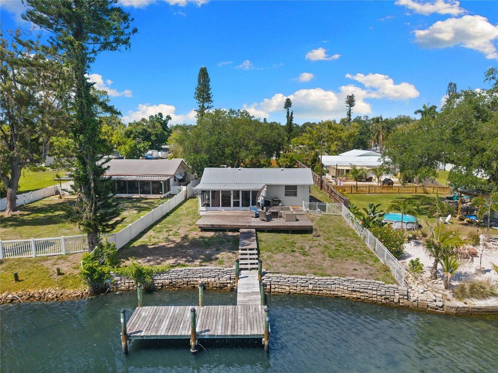 Image 2 of property listing at 704 69TH AVENUE W, Bradenton, FL 34207