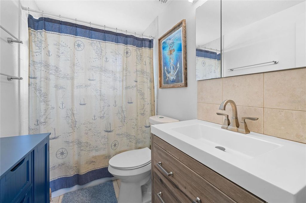 Image 13 of property listing at 704 69TH AVENUE W, Bradenton, FL 34207