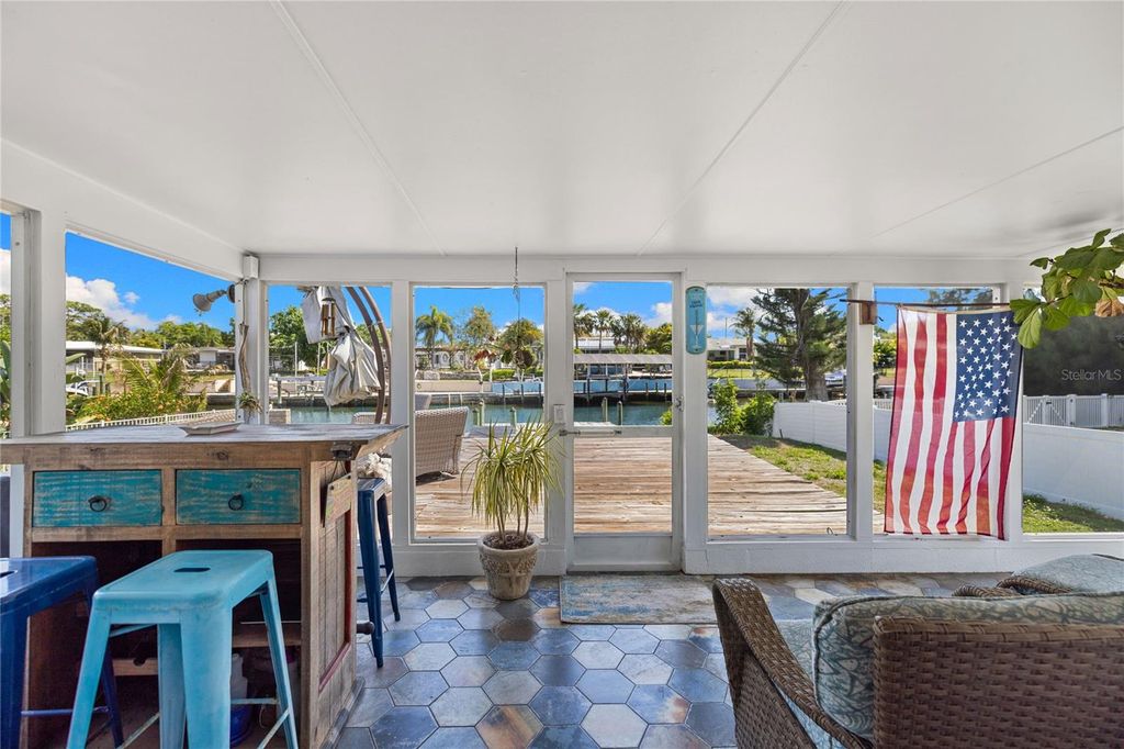 Image 14 of property listing at 704 69TH AVENUE W, Bradenton, FL 34207