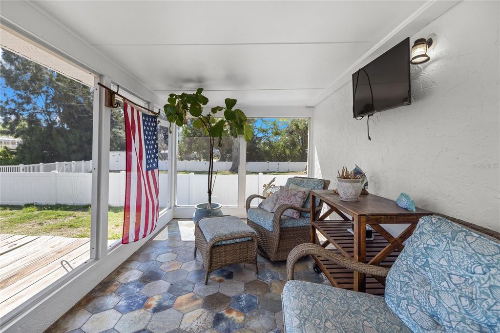 Image 15 of property listing at 704 69TH AVENUE W, Bradenton, FL 34207
