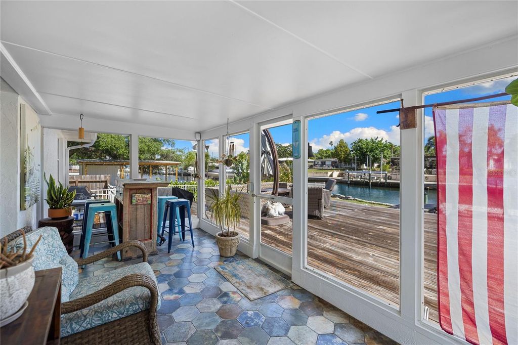 Image 16 of property listing at 704 69TH AVENUE W, Bradenton, FL 34207
