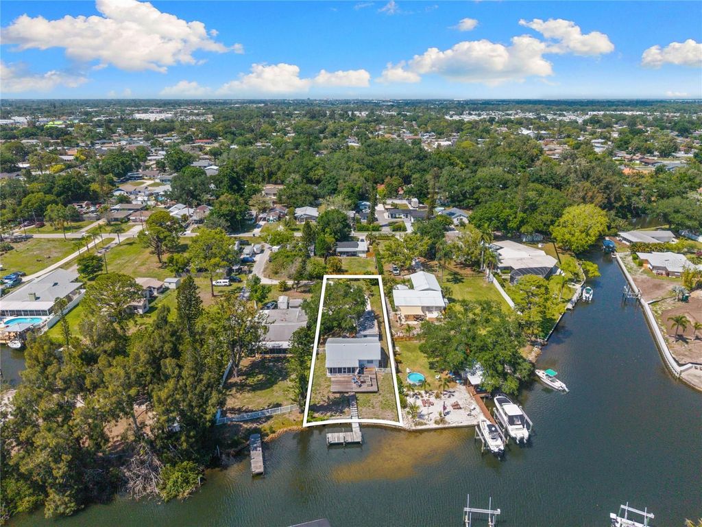 Image 18 of property listing at 704 69TH AVENUE W, Bradenton, FL 34207