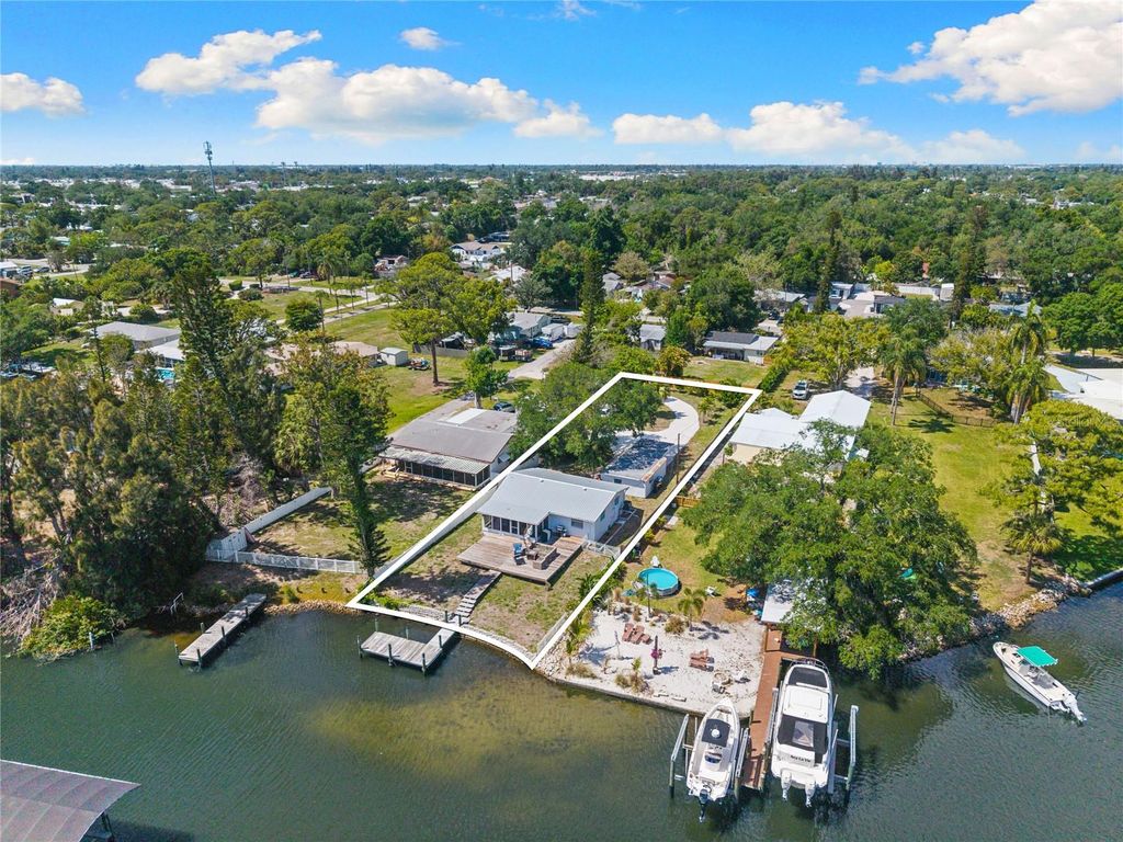 Image 20 of property listing at 704 69TH AVENUE W, Bradenton, FL 34207