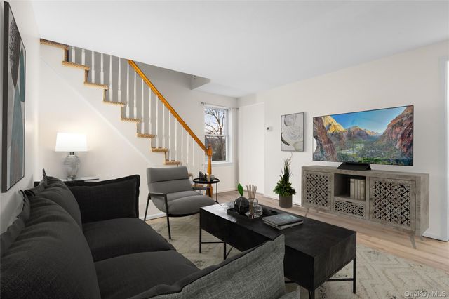 17 Fairview Street A, Huntington, NY 11743