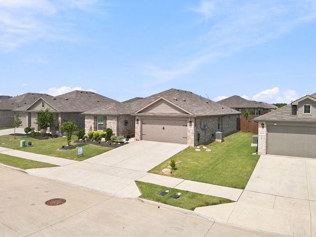 8821 Playmoor Drive, Fort Worth, TX 76131
