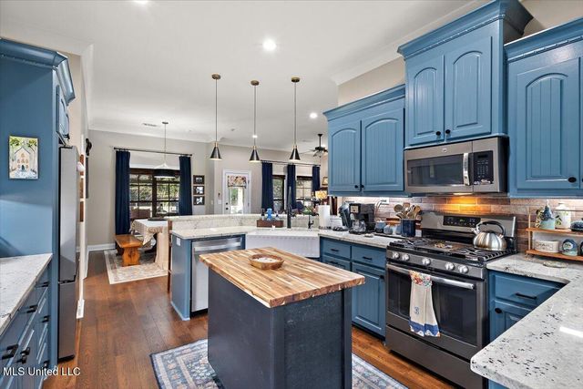 902 Timberton Drive, Pearl, MS 39208