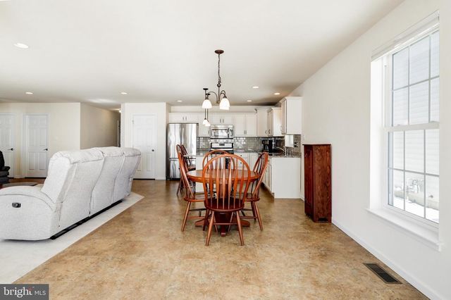 79 PLEASANT RD, Gordonville, PA 17529