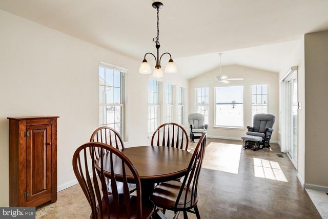 79 PLEASANT RD, Gordonville, PA 17529