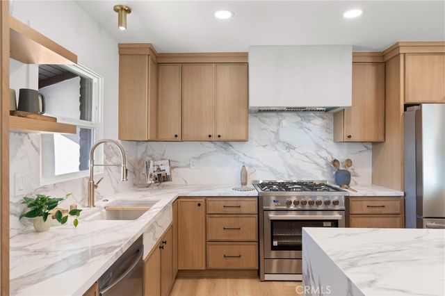 20642 Goshawk Lane, Huntington Beach, CA 92646